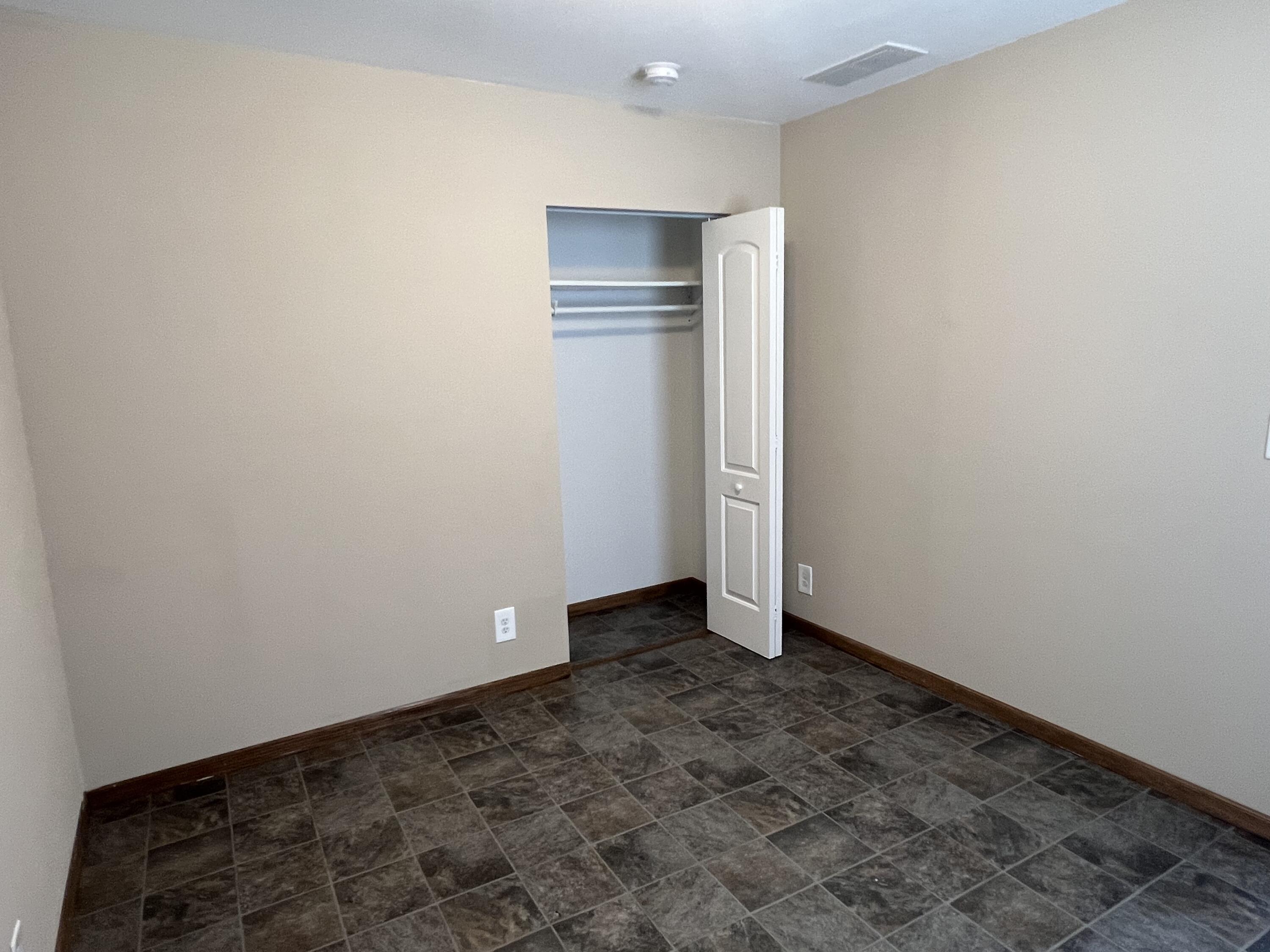 652 South State Street Hobart, IN 46342 - Photo 11 of 14 3000x2250