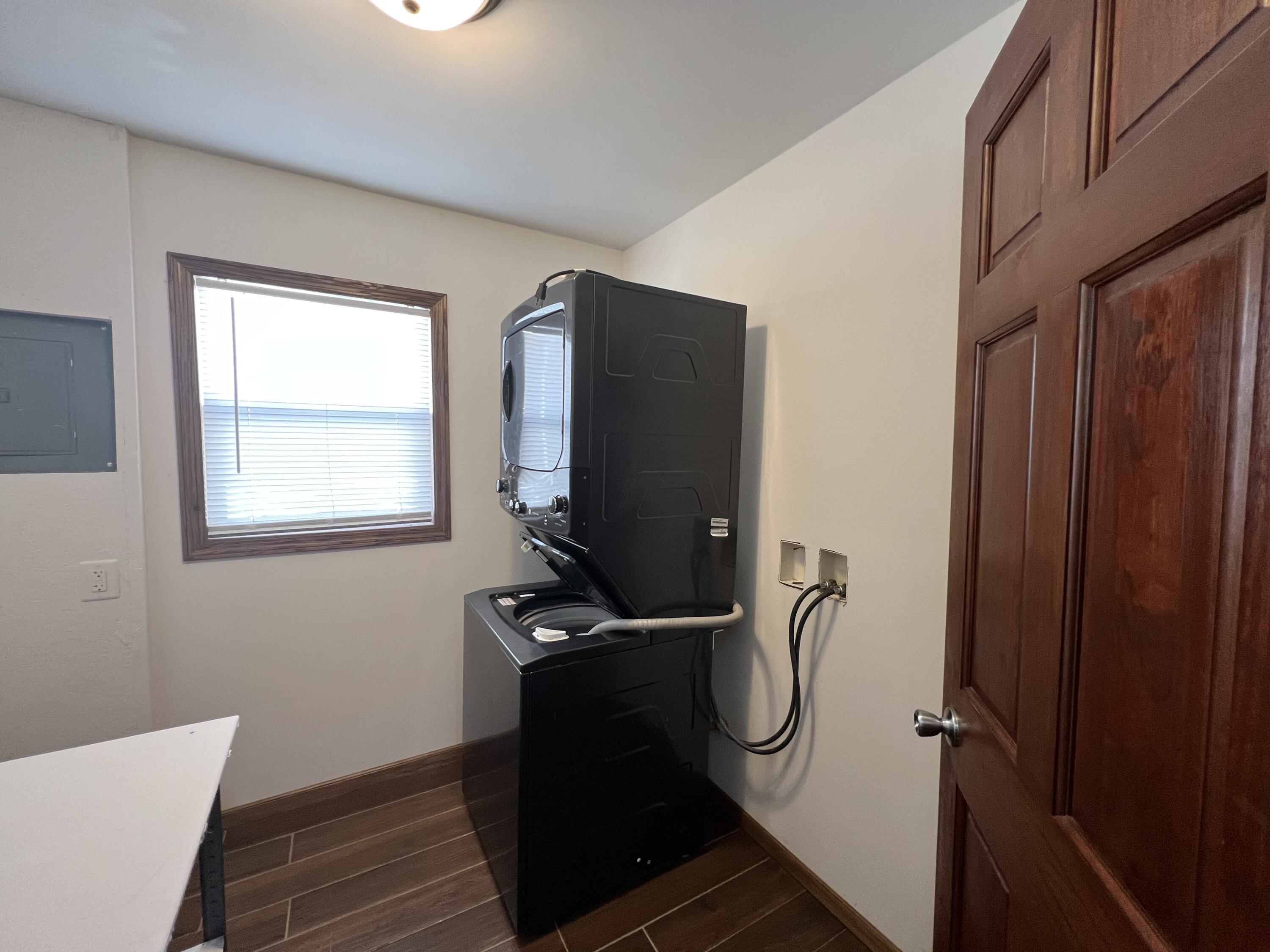 652 South State Street Hobart, IN 46342 - Photo 13 of 14 3000x2250