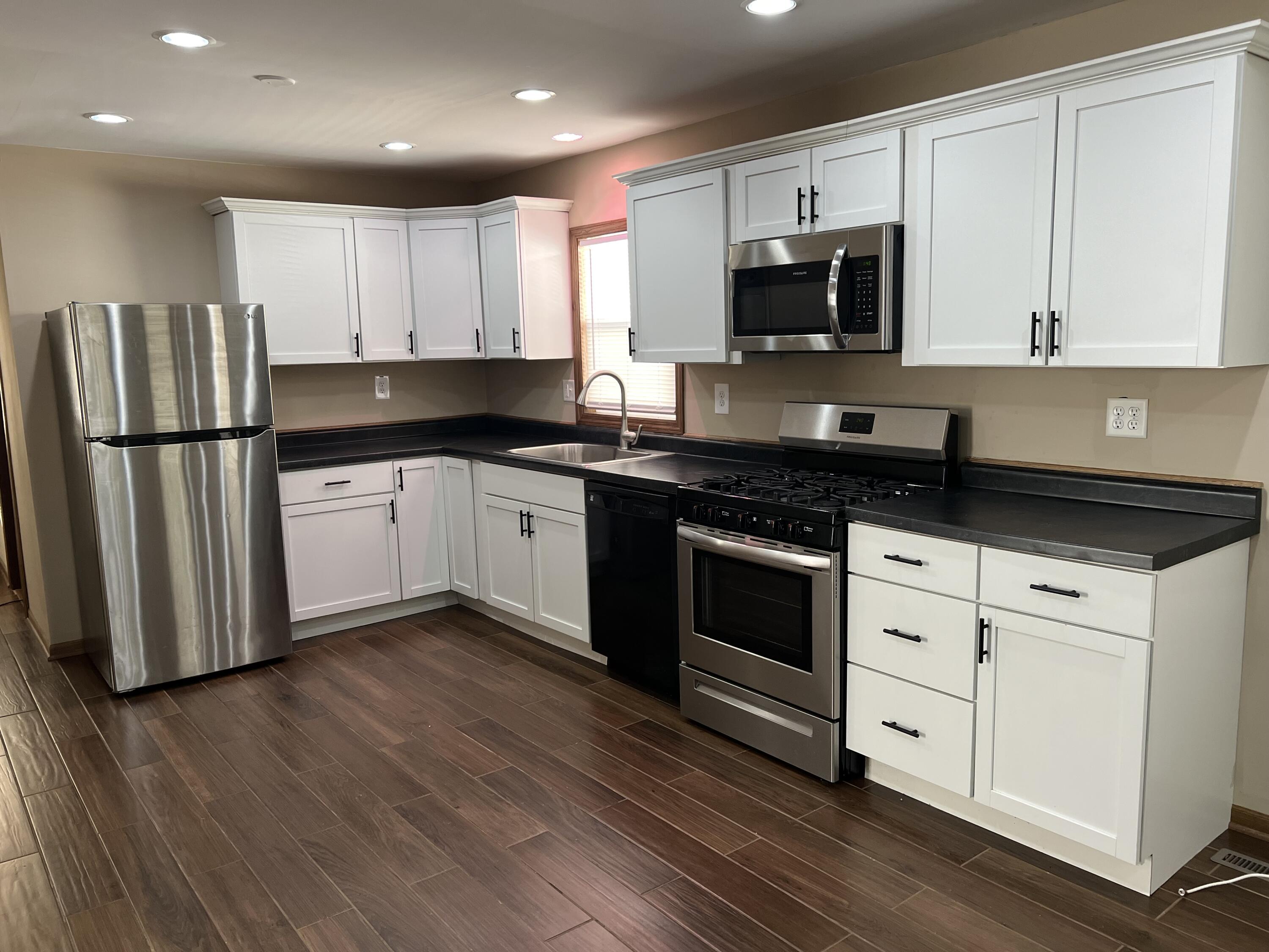 652 South State Street Hobart, IN 46342 - Photo 2 of 14 3000x2250