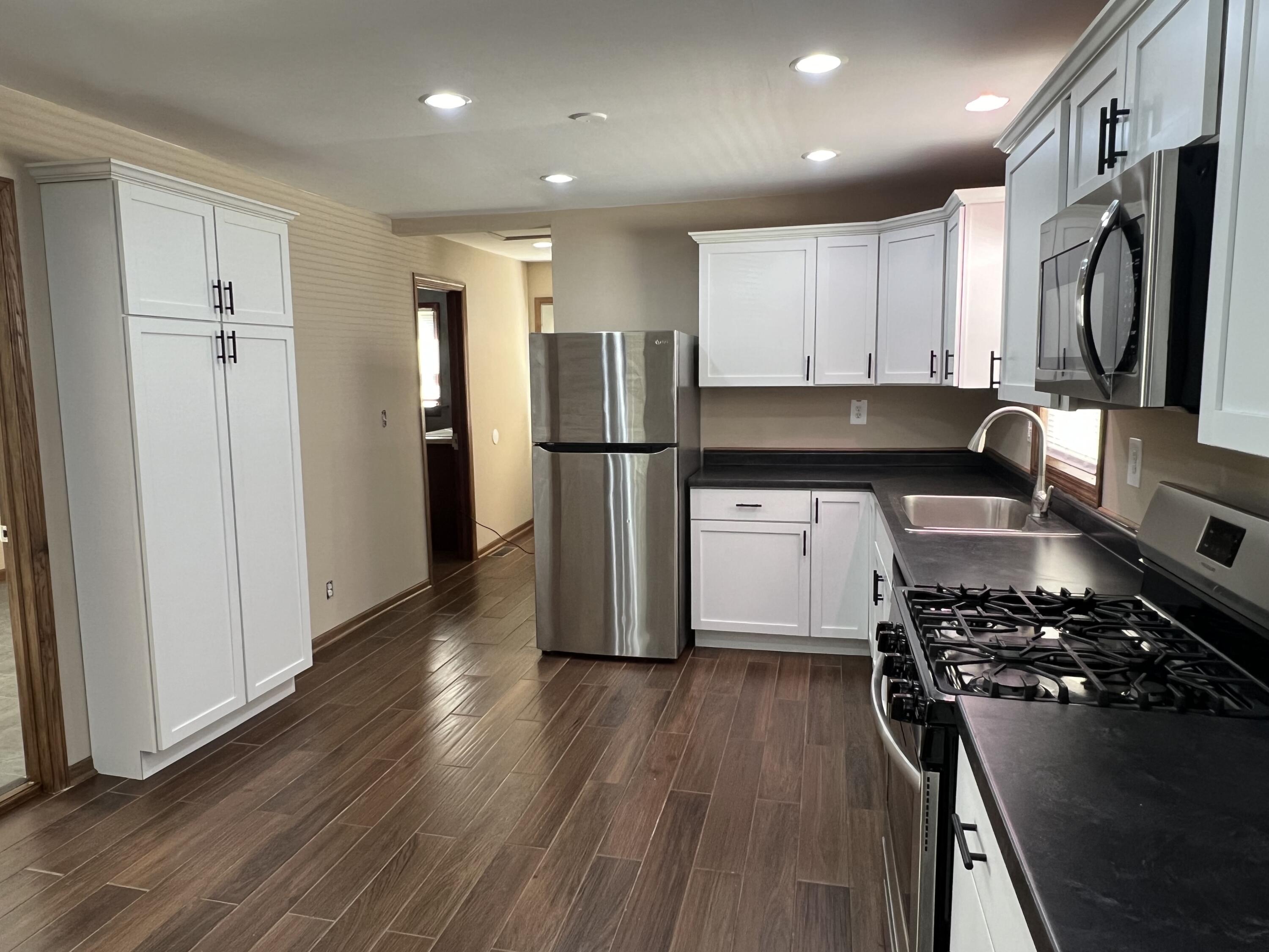 652 South State Street Hobart, IN 46342 - Photo 3 of 14 3000x2250