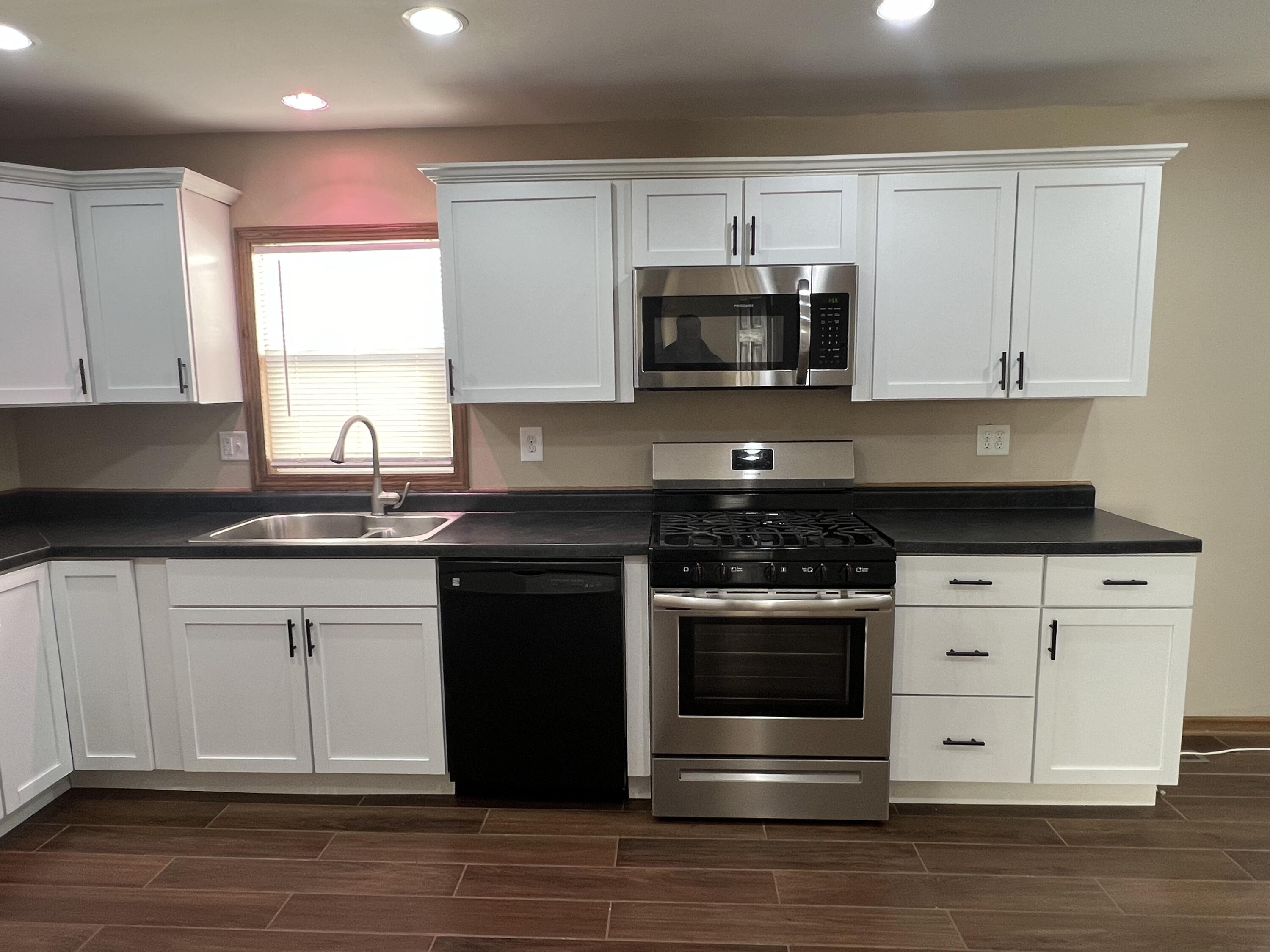 652 South State Street Hobart, IN 46342 - Photo 4 of 14 3000x2250
