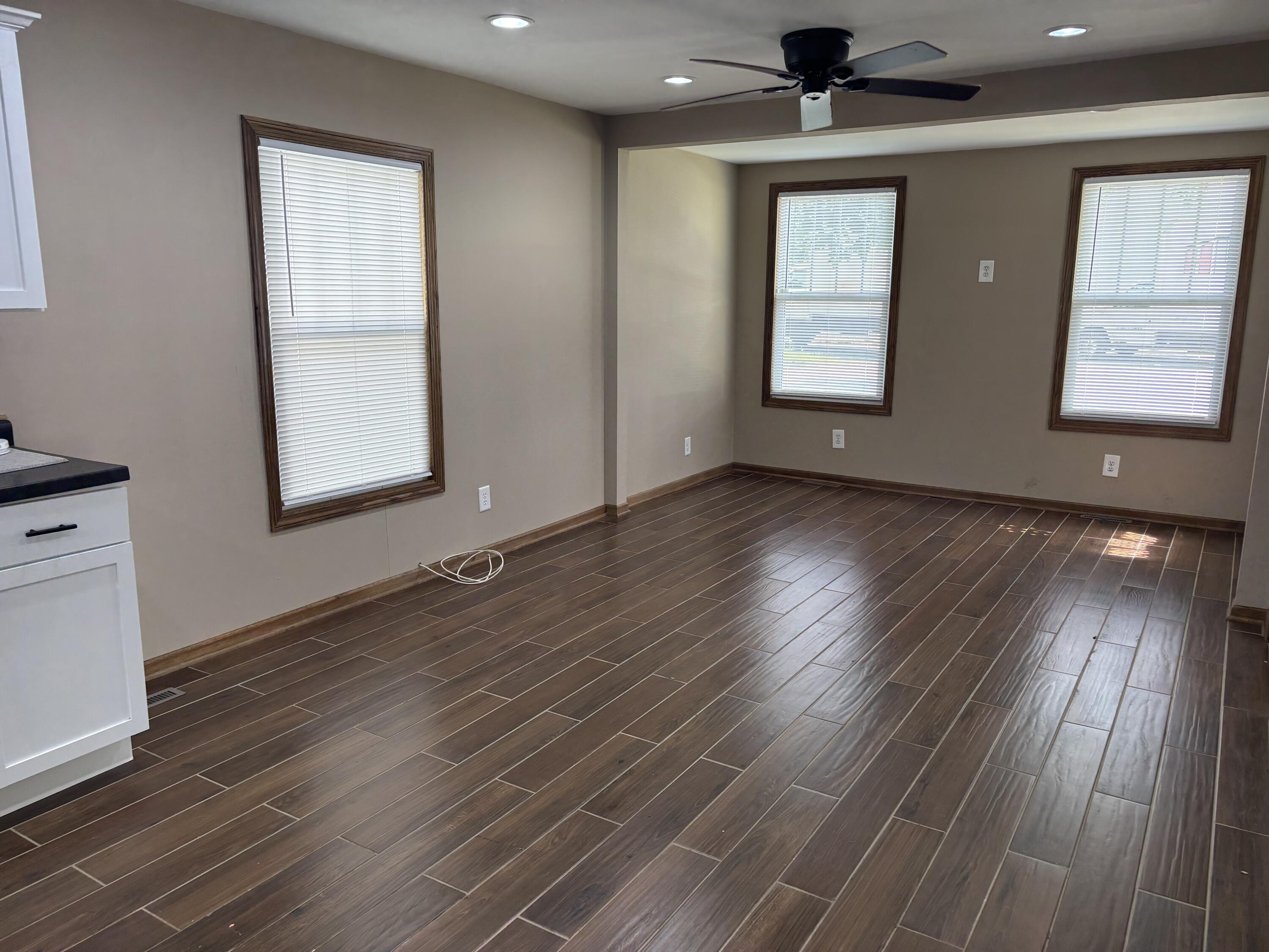 652 South State Street Hobart, IN 46342 - Photo 5 of 14 3000x2250