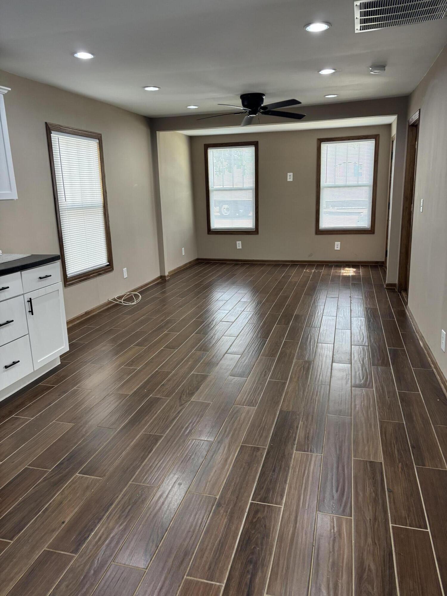 652 South State Street Hobart, IN 46342 - Photo 6 of 14 1500x2000