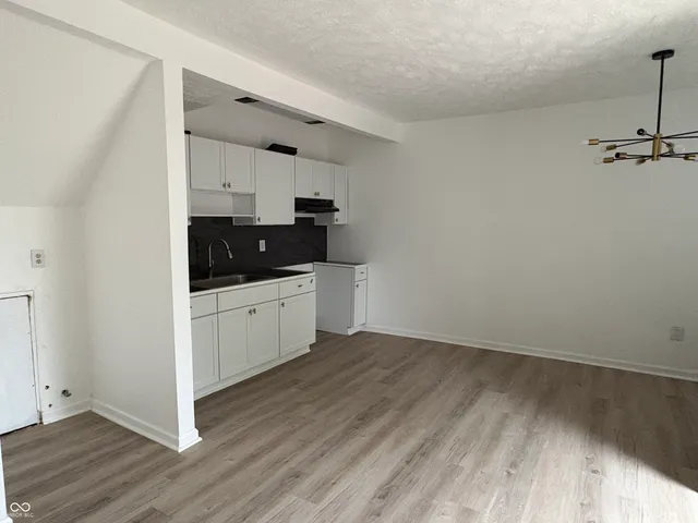 $279,500 | 110 Wisconsin Street, Indianapolis, IN 46225