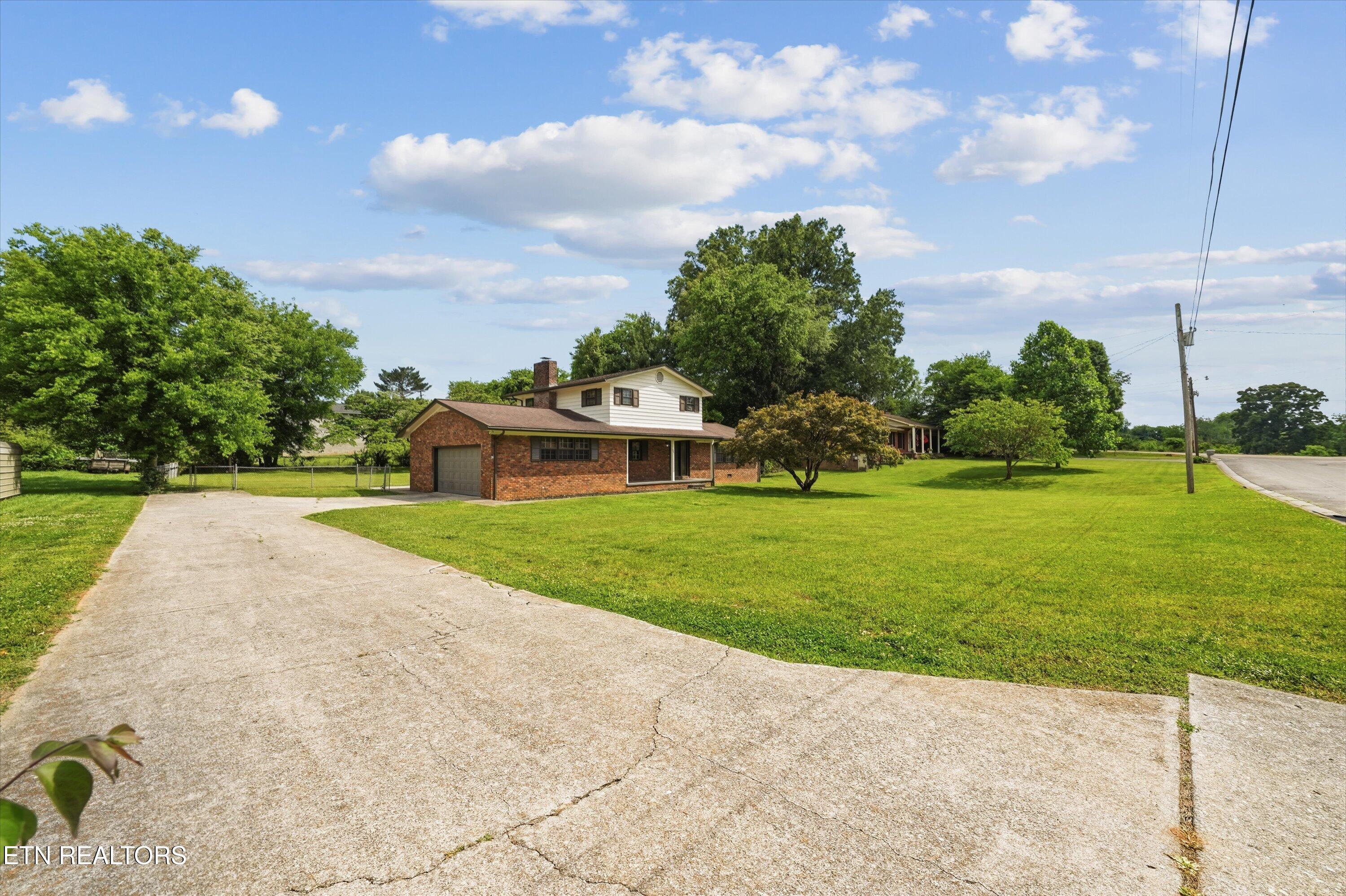 891 West Cunningham Street Alcoa, TN 37701 - Photo 3 of 46 03-891 W Cunningham St 02