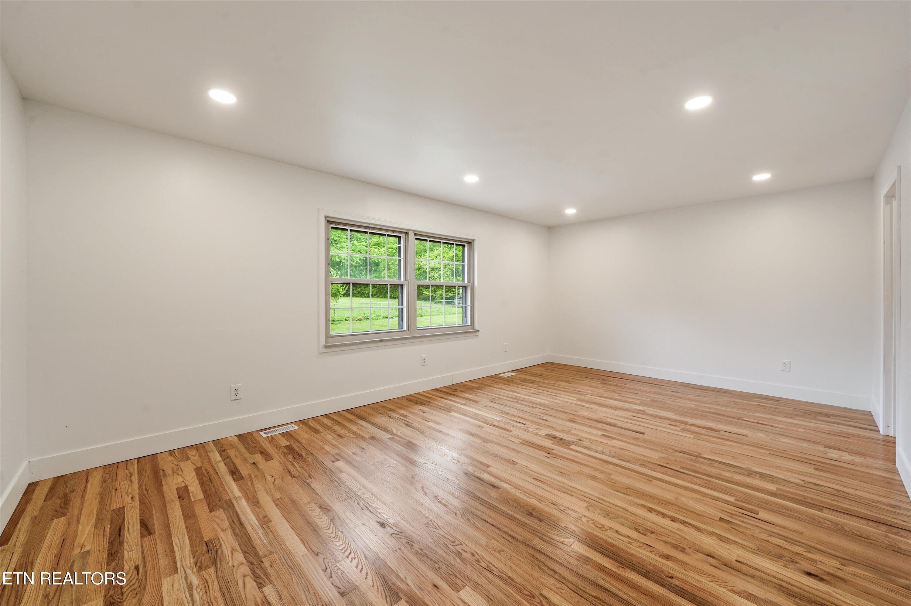891 West Cunningham Street Alcoa, TN 37701 - Photo 32 of 46 32-891 W Cunningham St 22