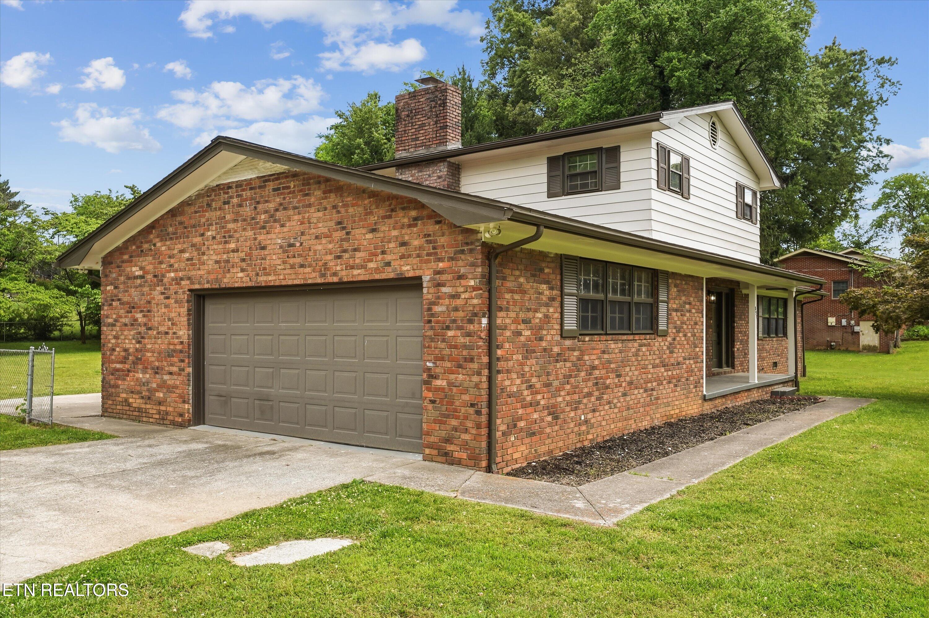 891 West Cunningham Street Alcoa, TN 37701 - Photo 4 of 46 04-891 W Cunningham St 03