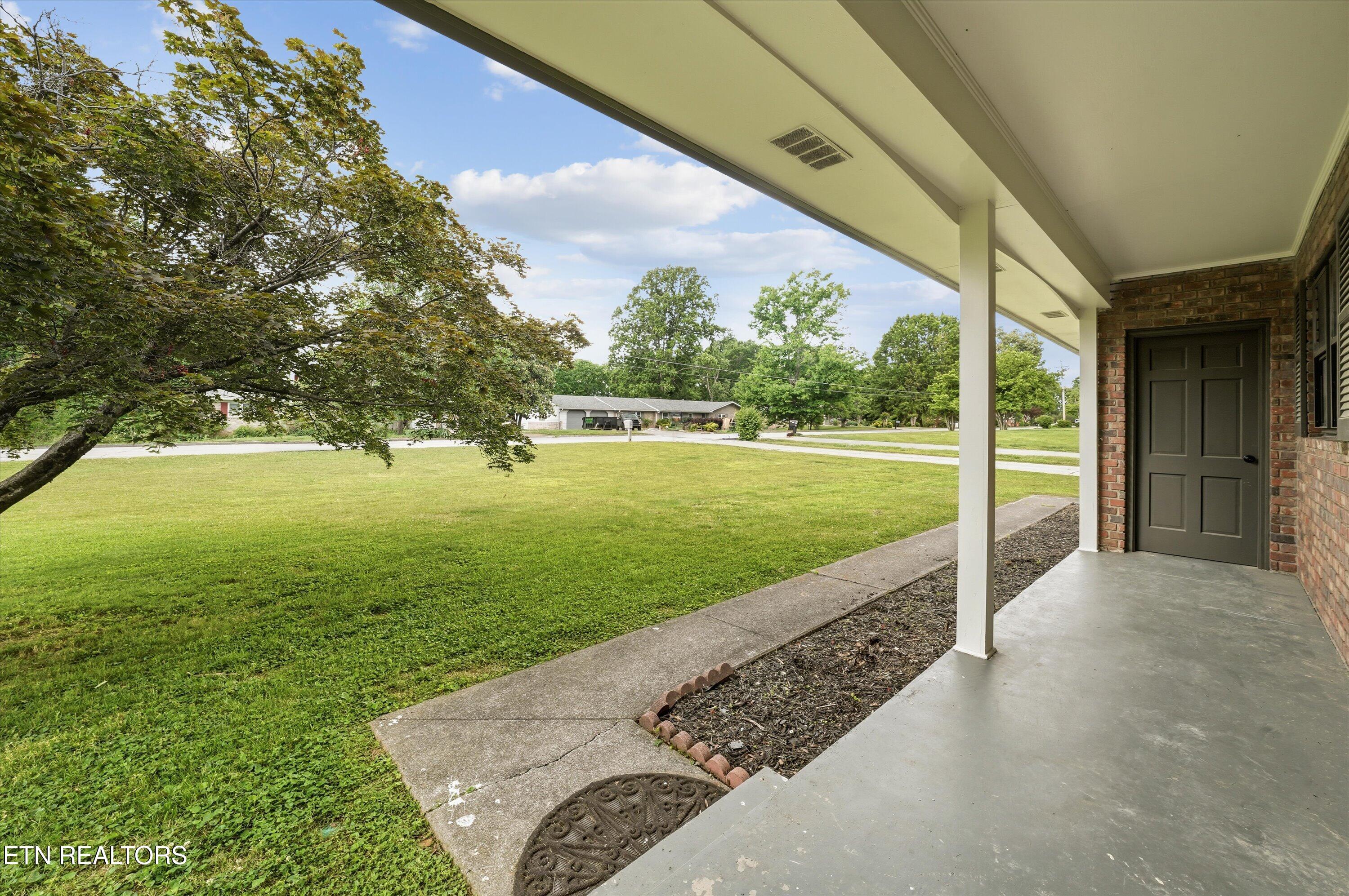 891 West Cunningham Street Alcoa, TN 37701 - Photo 6 of 46 06-891 W Cunningham St 31