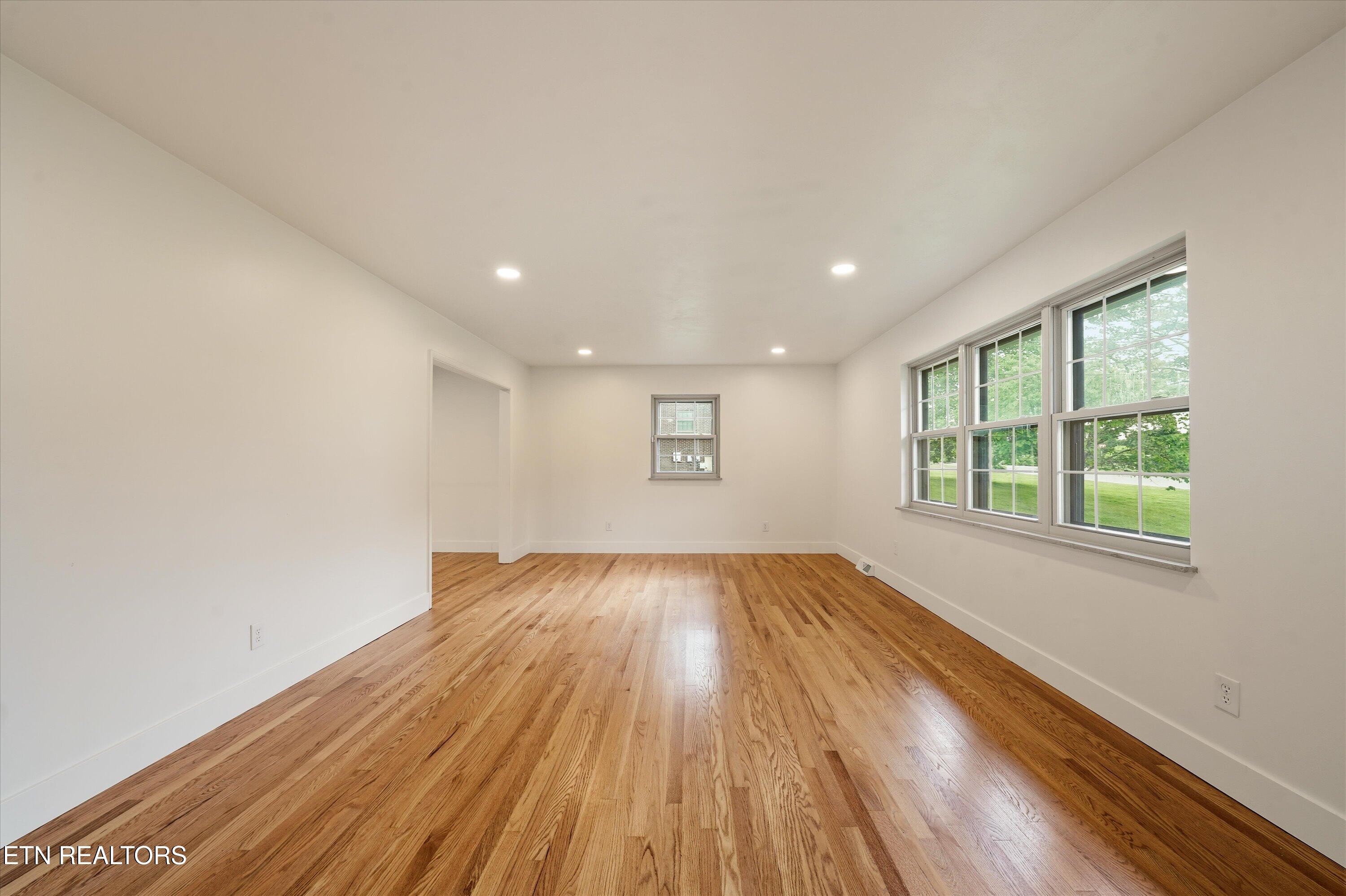 891 West Cunningham Street Alcoa, TN 37701 - Photo 7 of 46 07-891 W Cunningham St 32