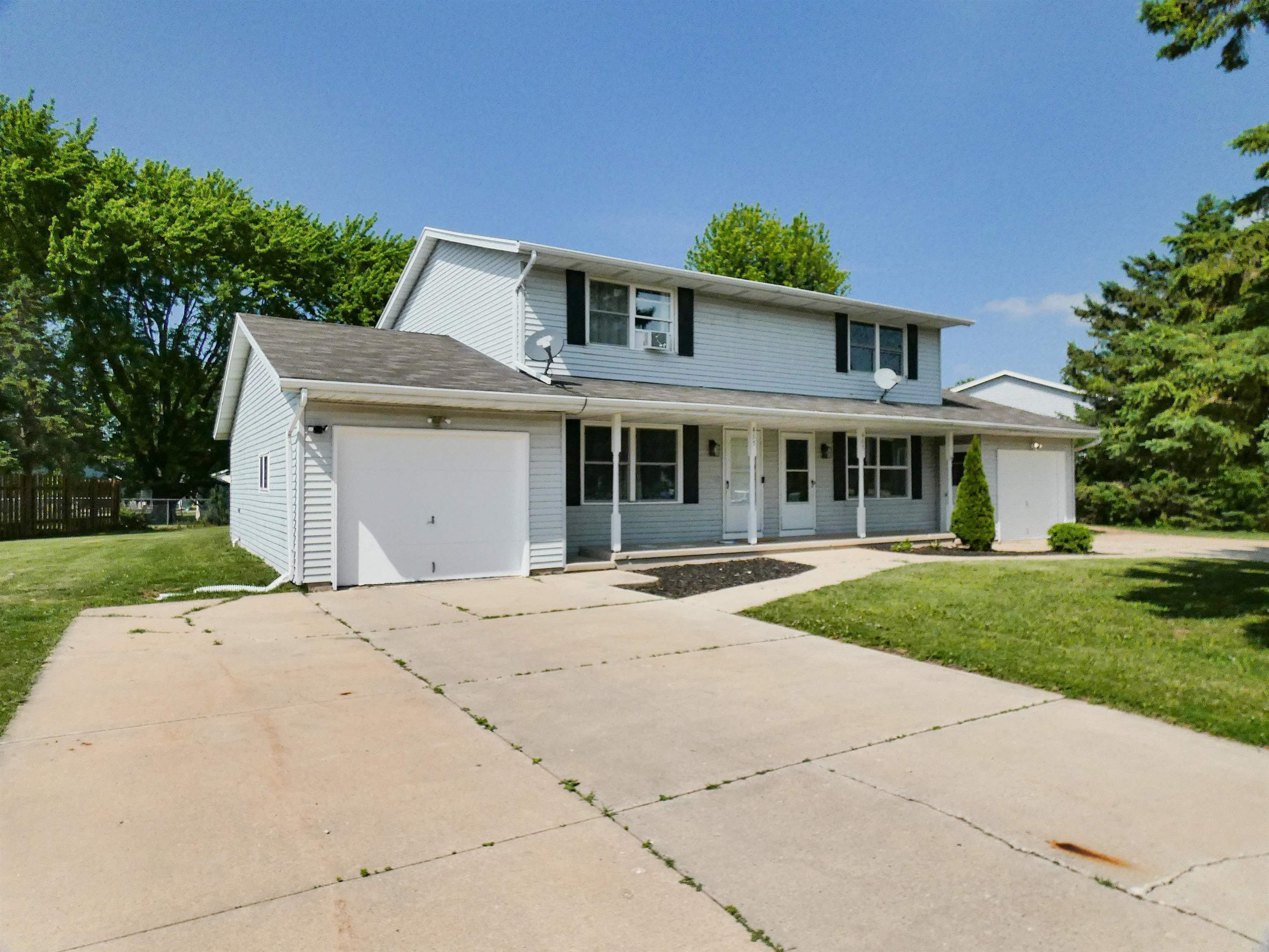 465 South Good Hope Road De Pere, WI 54115 - Photo 1 of 36
