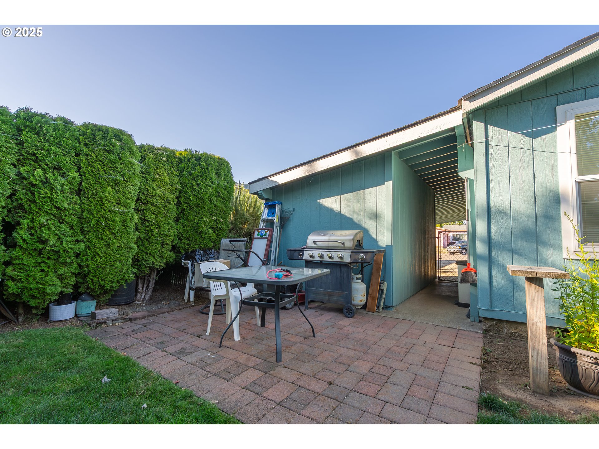 11105 Main Street Northeast, Unit 6 Donald, OR 97020 - Photo 18 of 23 a view of a patio with table and chairs and potted plants