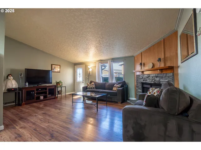 $139,900 | 11105 Main Street Northeast, Unit 6, Donald, OR 97020