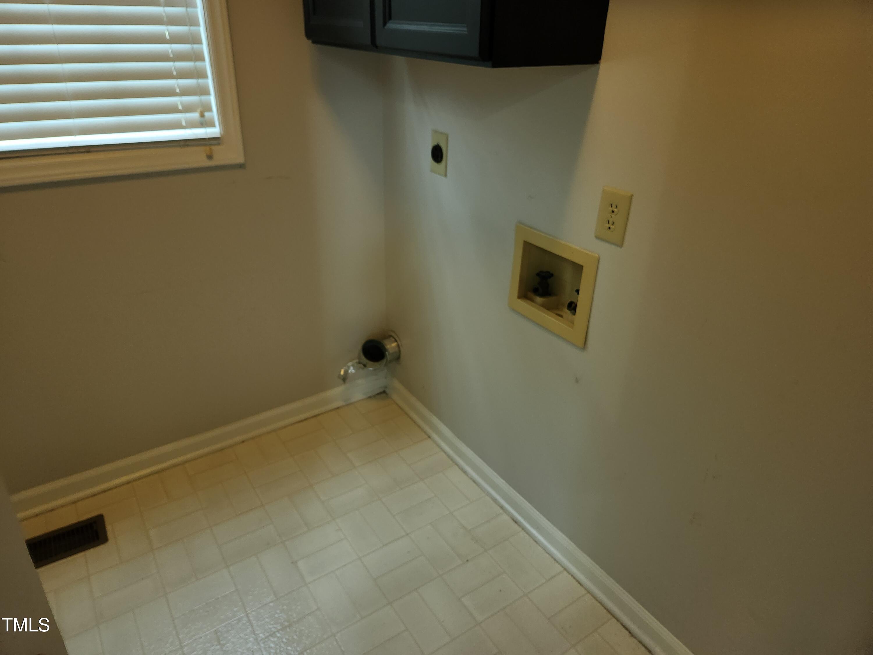 709 Thistlegate Trail Raleigh, NC 27610 - Photo 39 of 40 a bathroom with a sink and a toilet