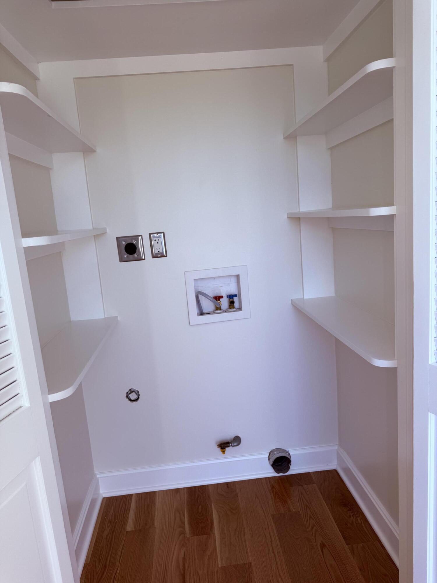 427 Seaview Road Santa Barbara, CA 93108 - Photo 11 of 22 laundry