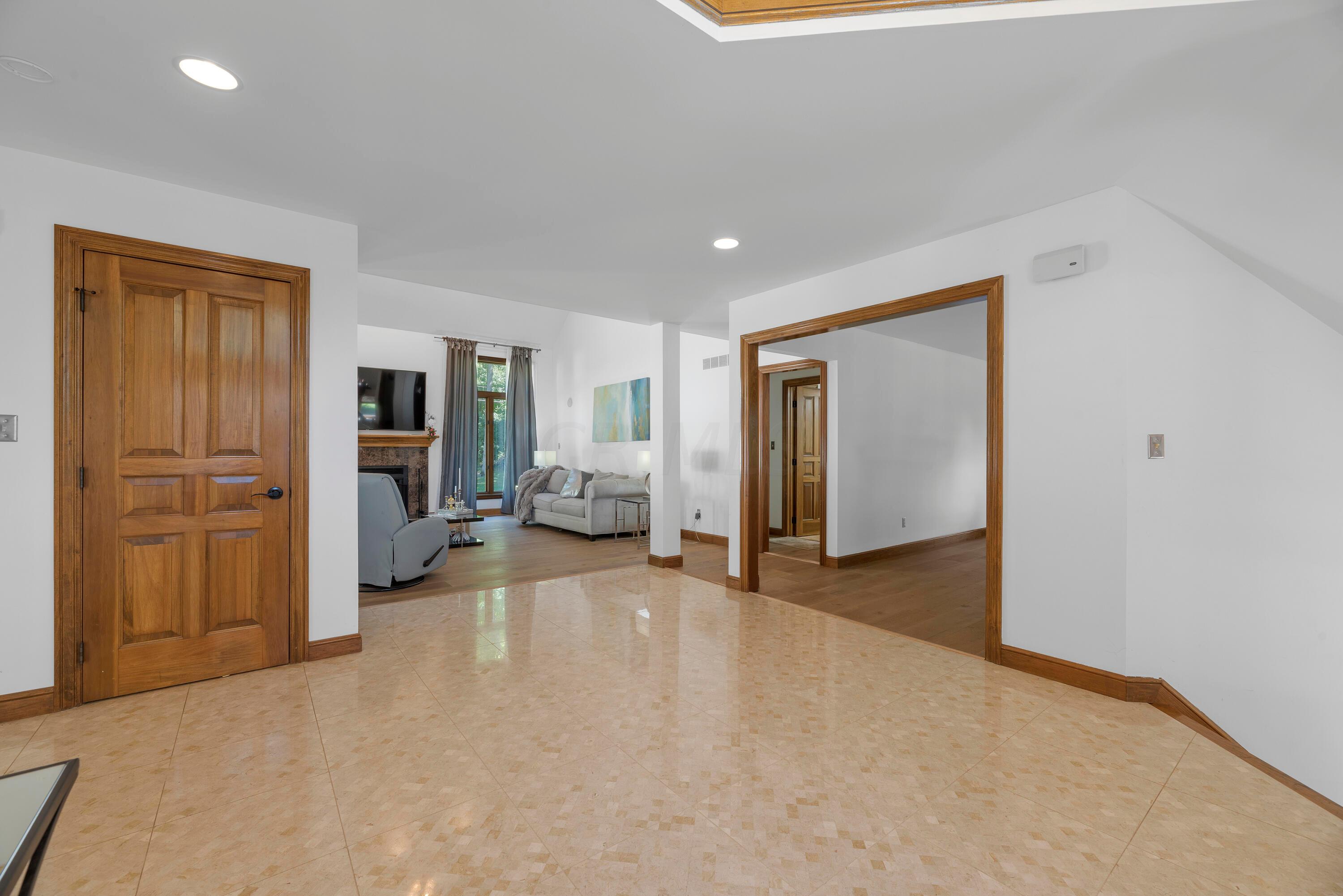 7055 Riverside Drive Powell, OH 43065 - Photo 11 of 32 MAR_8007