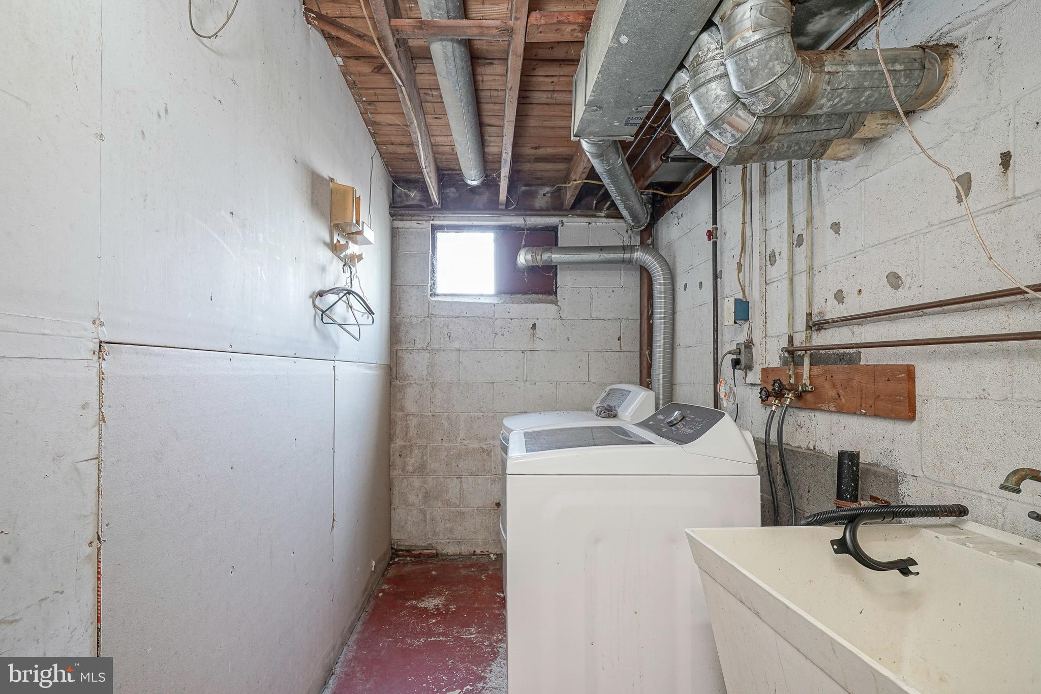 1638 Red Oak Road Williamstown, NJ 08094 - Photo 16 of 23 a utility room with dryer and washer
