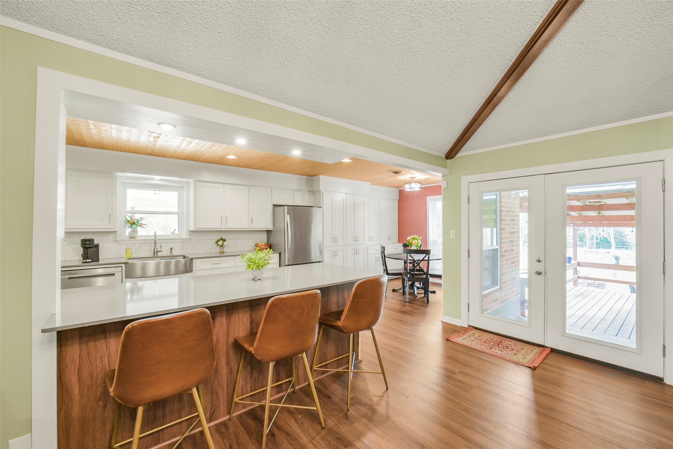 10313 South Williams Road Conroe, TX 77303 - Photo 10 of 48 Beautiful peninsula with counter height seating.