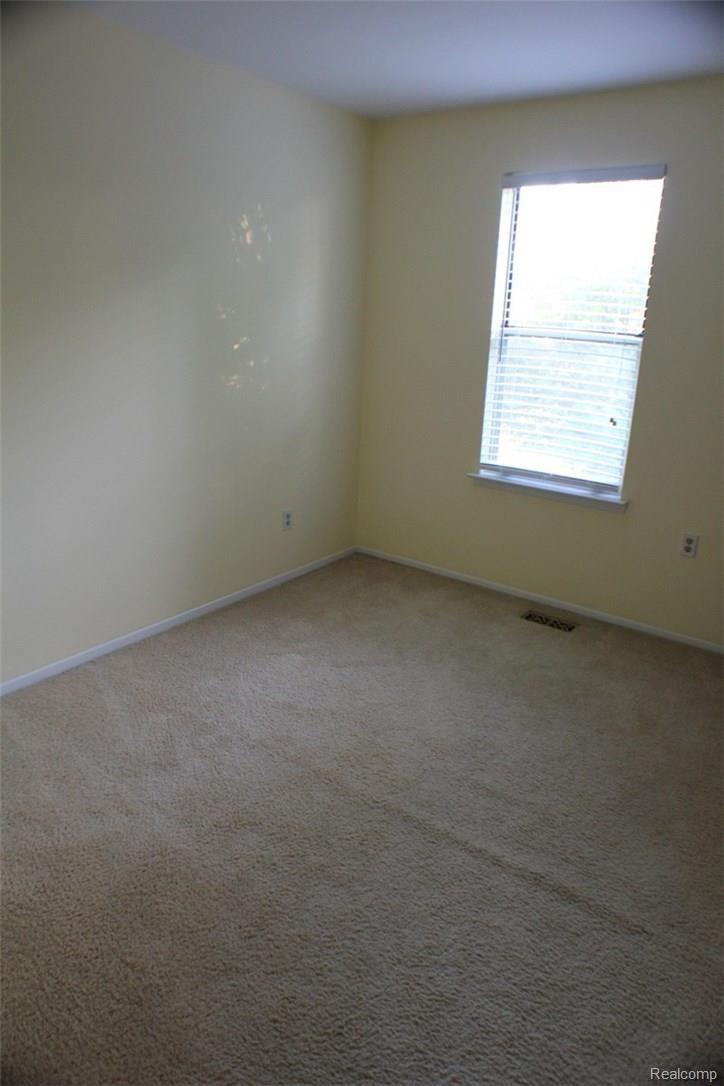 1553 Grandview Drive Rochester, MI 48306 - Photo 14 of 16 Bedroom2.jpg