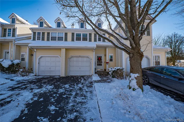 $635,000 | 4 Chelsea Drive, Smithtown, NY 11787