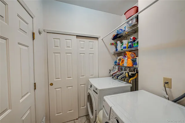 $635,000 | 4 Chelsea Drive, Smithtown, NY 11787