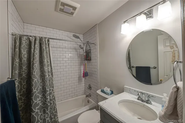 $635,000 | 4 Chelsea Drive, Smithtown, NY 11787