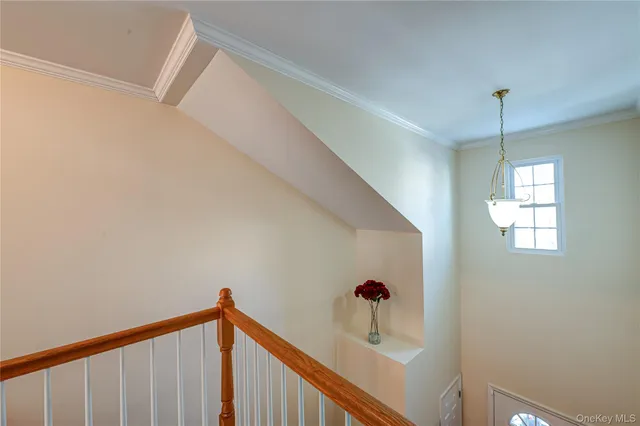 $635,000 | 4 Chelsea Drive, Smithtown, NY 11787