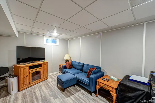 $635,000 | 4 Chelsea Drive, Smithtown, NY 11787