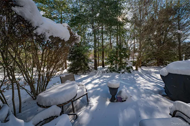 $635,000 | 4 Chelsea Drive, Smithtown, NY 11787