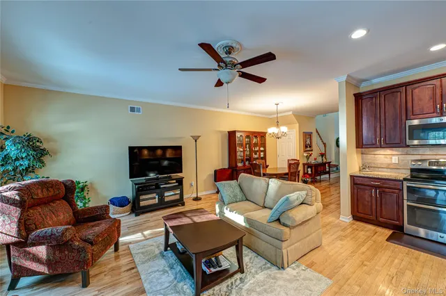 $635,000 | 4 Chelsea Drive, Smithtown, NY 11787