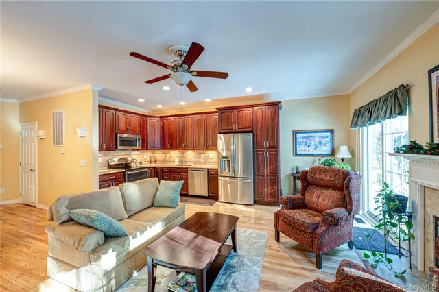 $635,000 | 4 Chelsea Drive, Smithtown, NY 11787