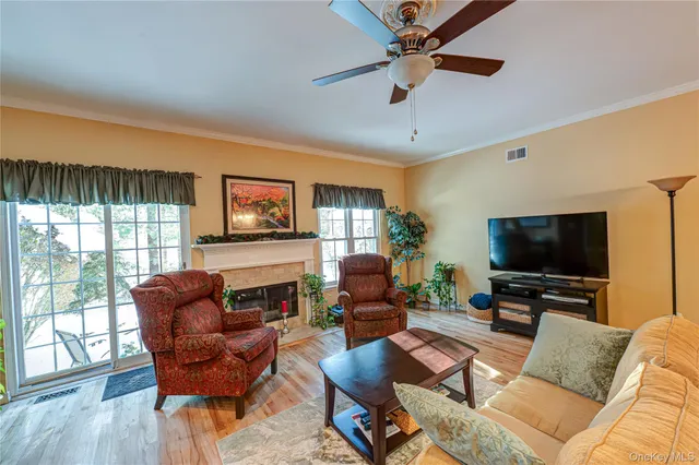 $635,000 | 4 Chelsea Drive, Smithtown, NY 11787