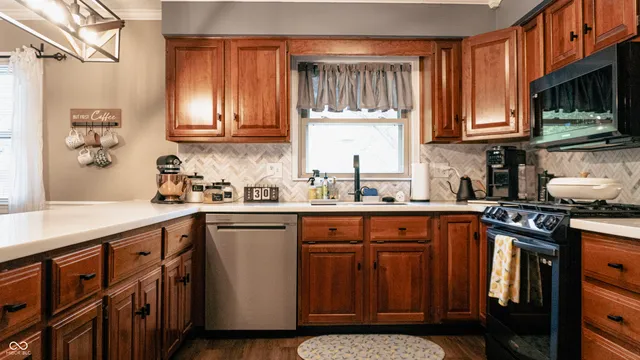 $335,000 | 8035 Black Oak Court, Plainfield, IN 46168