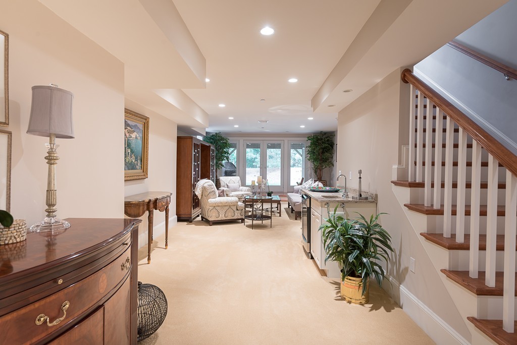 10 Backriver Road, Unit 10 Hingham, MA 02043 - Photo 25 of 30 a living room with furniture and a potted plant
