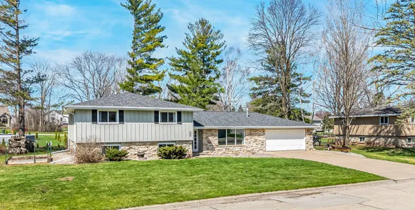 $299,900 | 1835 Dexter Street, New London, WI 54961