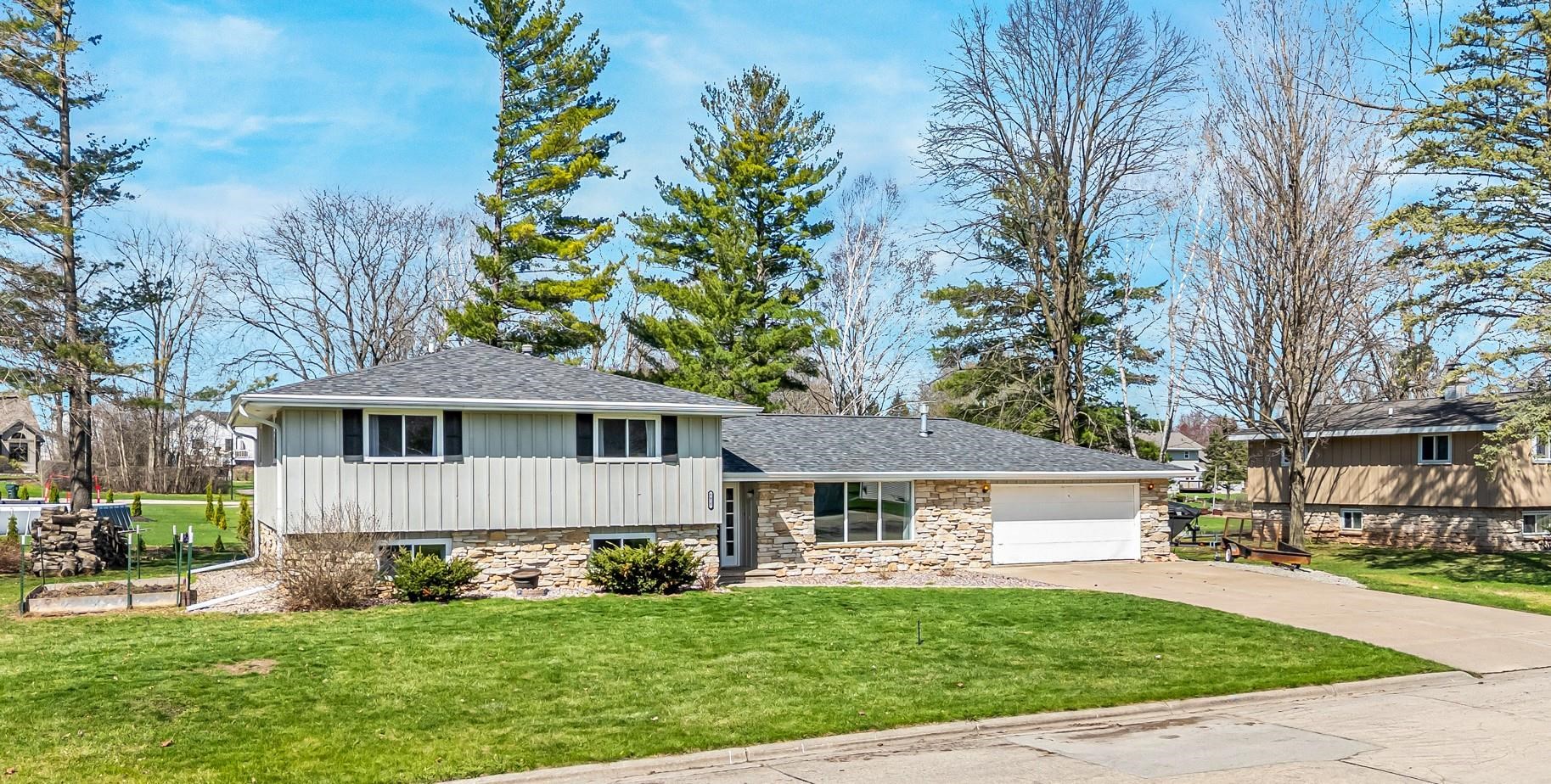 1835 Dexter Street New London, WI 54961 - Photo 1 of 51