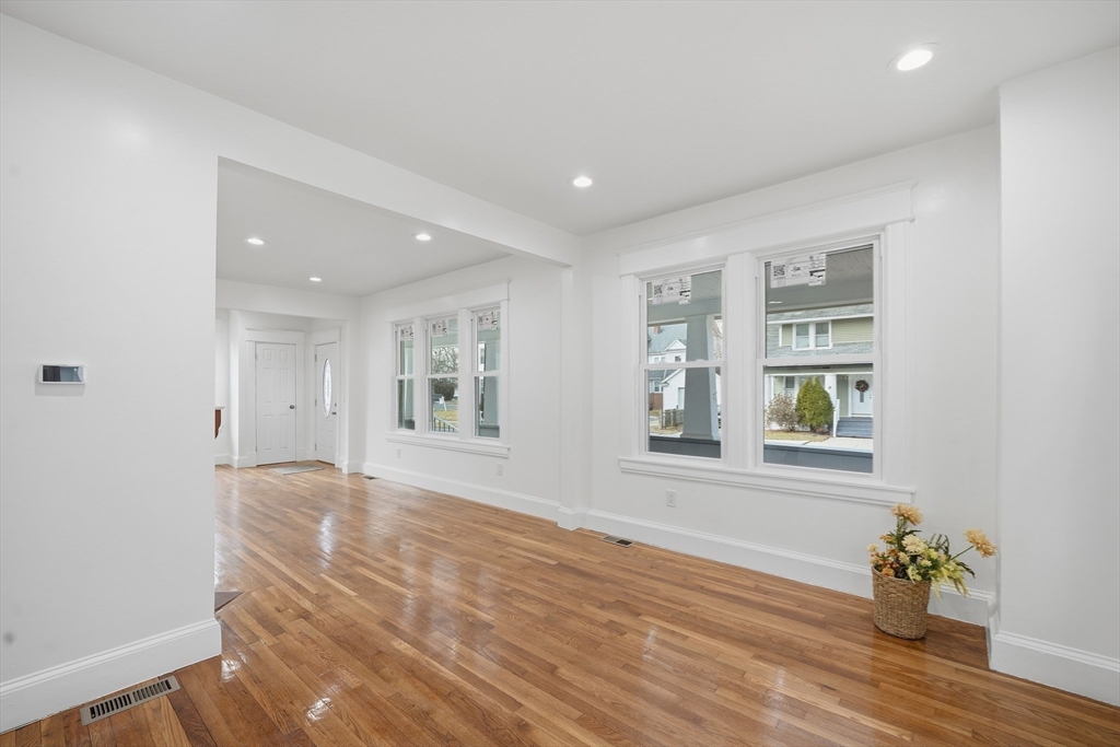 11 Herman Street Springfield, MA 01108 - Photo 12 of 37