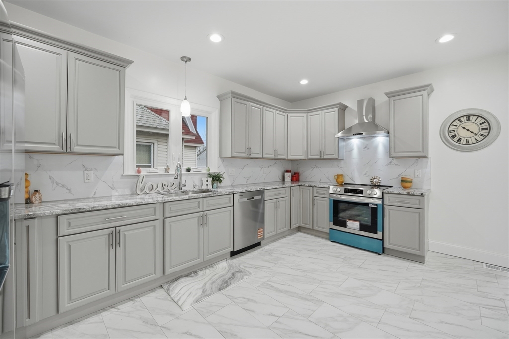 11 Herman Street Springfield, MA 01108 - Photo 13 of 37