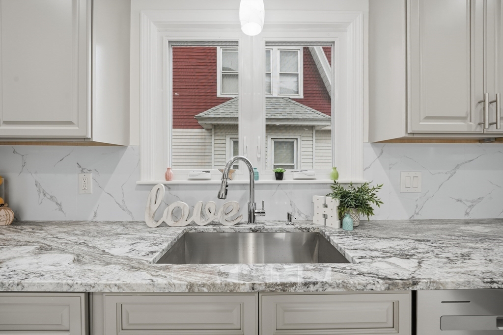 11 Herman Street Springfield, MA 01108 - Photo 15 of 37