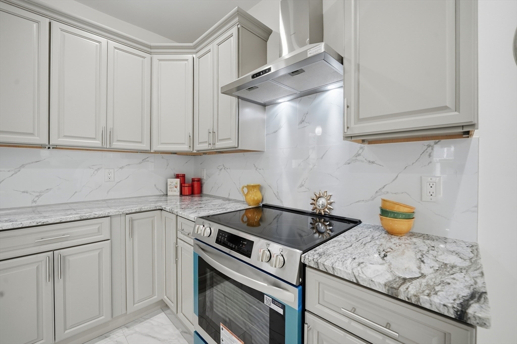 11 Herman Street Springfield, MA 01108 - Photo 16 of 37