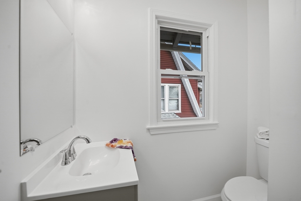 11 Herman Street Springfield, MA 01108 - Photo 19 of 37