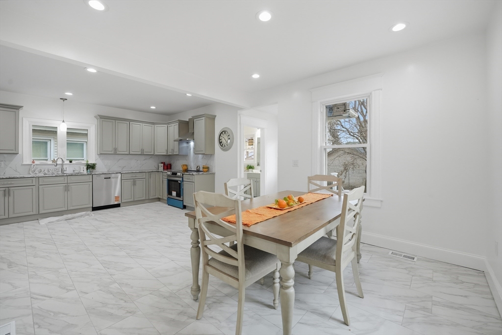 11 Herman Street Springfield, MA 01108 - Photo 7 of 37