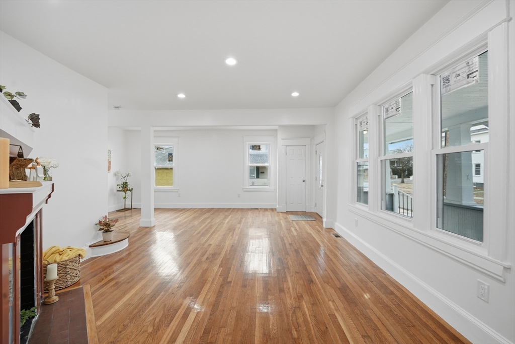 11 Herman Street Springfield, MA 01108 - Photo 8 of 37