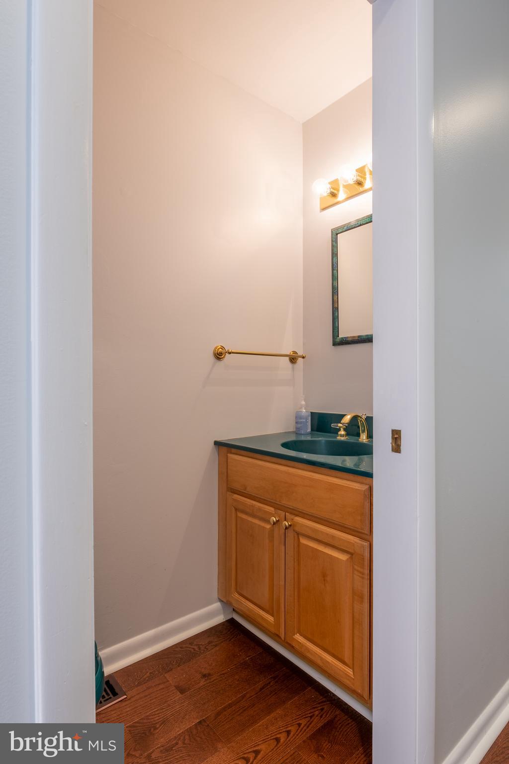 1824 Pleasant Plains Road Annapolis, MD 21409 - Photo 50 of 82 Powder room, convenient!