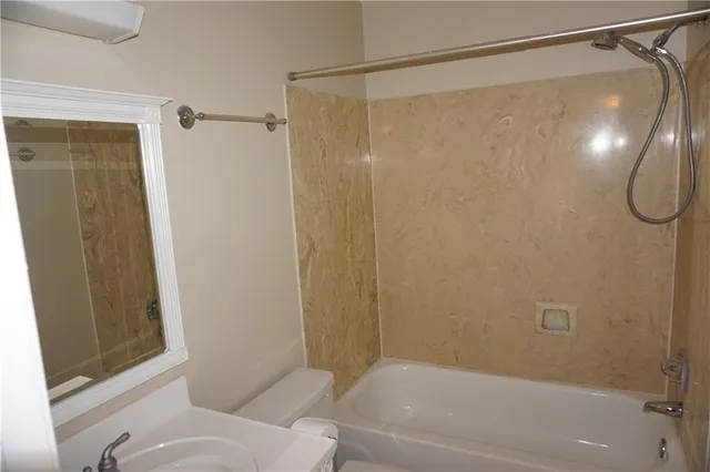 $1,600 | 1444 Carrollton Avenue, Unit 203, Metairie, LA 70005