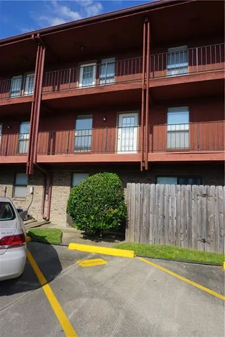 $1,600 | 1444 Carrollton Avenue, Unit 203, Metairie, LA 70005