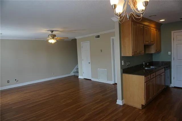 $1,600 | 1444 Carrollton Avenue, Unit 203, Metairie, LA 70005