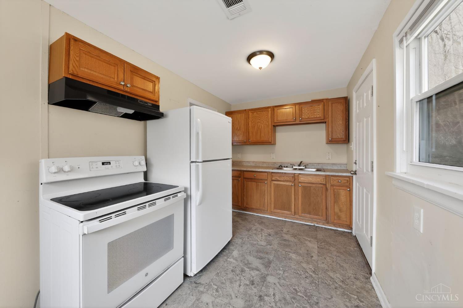 408 Roebling Road Cincinnati, OH 45204 - Photo 13 of 30