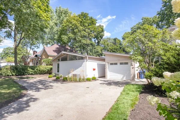 $3,750 | 523 Green Bay Road, Highland Park, IL 60035