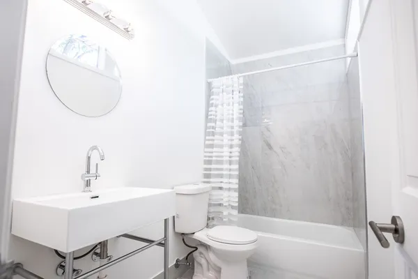 $3,750 | 523 Green Bay Road, Highland Park, IL 60035