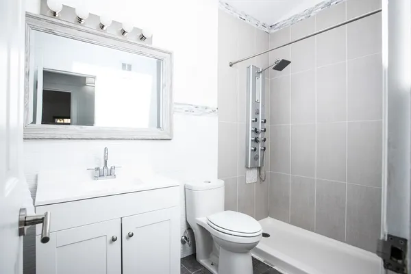 $3,750 | 523 Green Bay Road, Highland Park, IL 60035